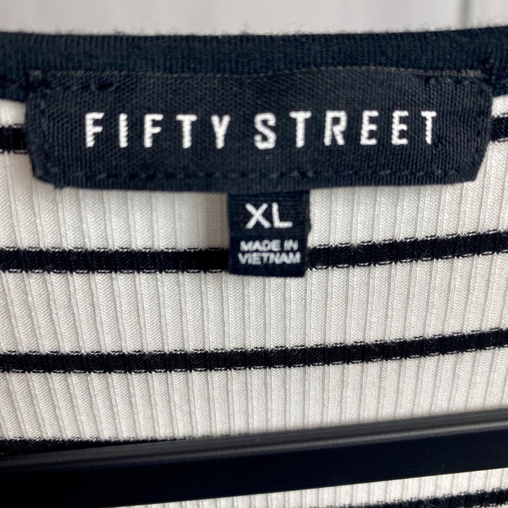 Fifty Street Womenʻs Black and White Striped 3/4 Sleeve Blouse X-Large - Picture 4 of 8
